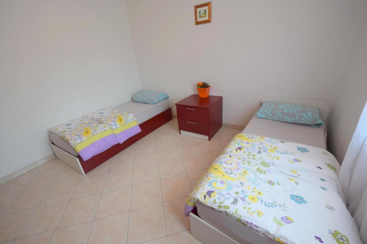 Apartments Gabrijel Malinska Ngoại thất bức ảnh