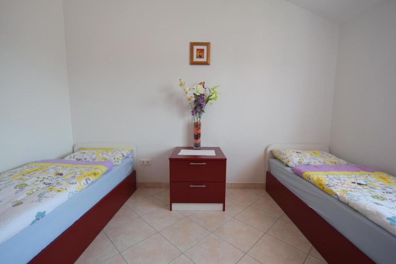 Apartments Gabrijel Malinska Ngoại thất bức ảnh
